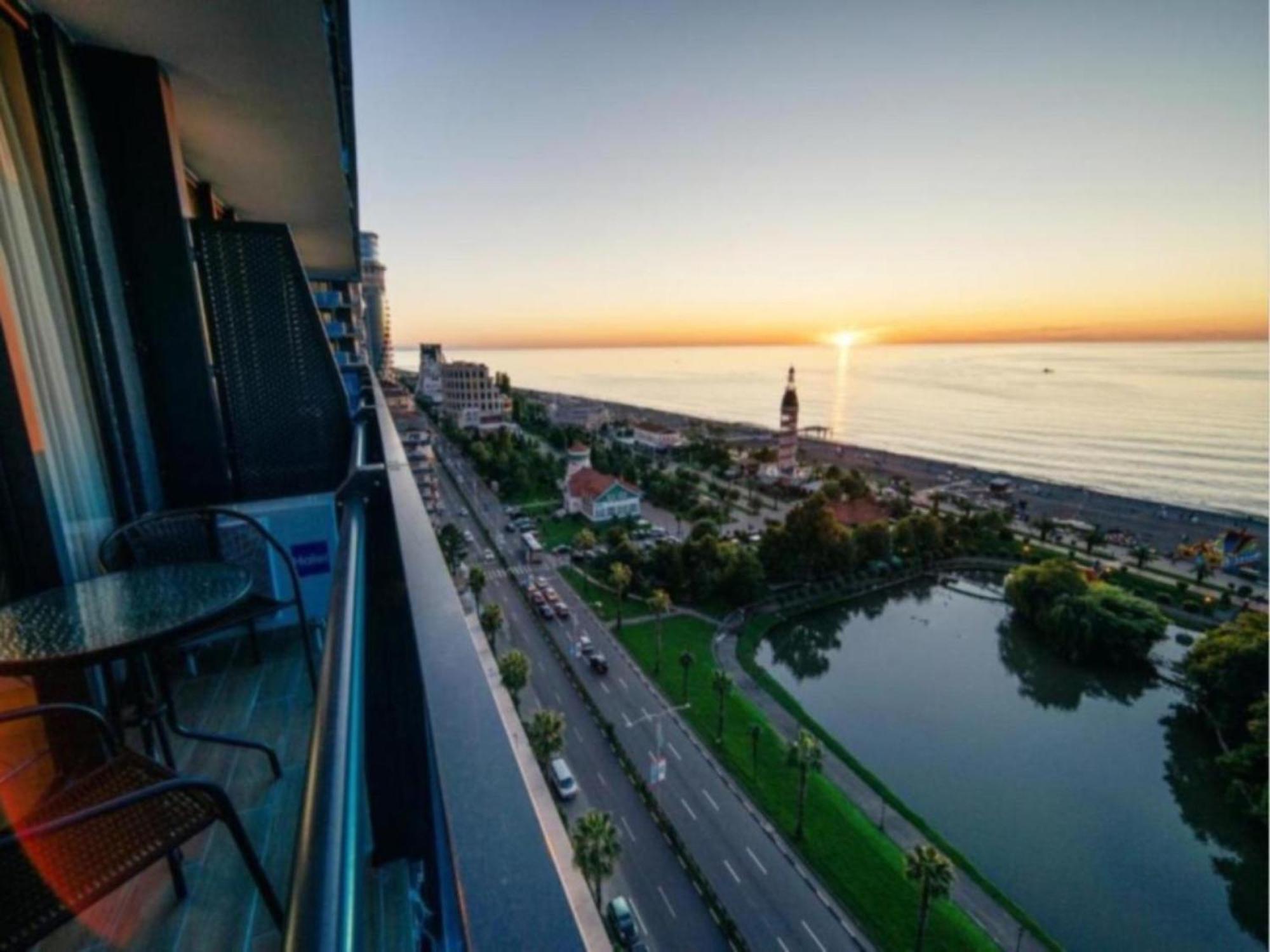 Апарт отель Sea View Orbi City Батуми Экстерьер фото